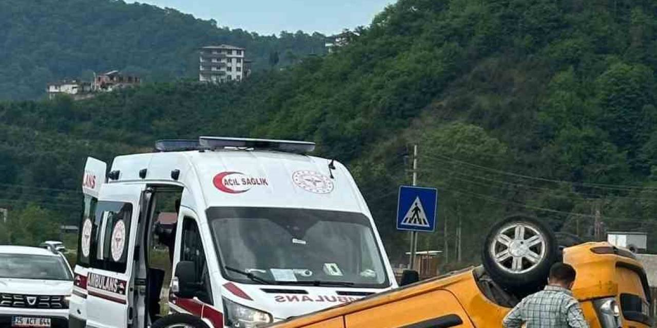 Köpeğe Çarpmamak İçin Manevra Yapınca Ticari Taksi Takla Attı