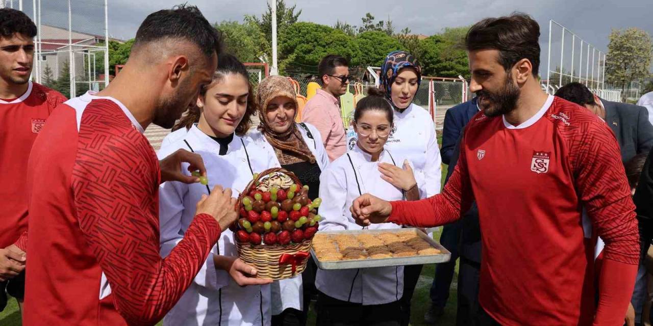 Aşçılardan Sivasspor’a Tatlı Dopingi