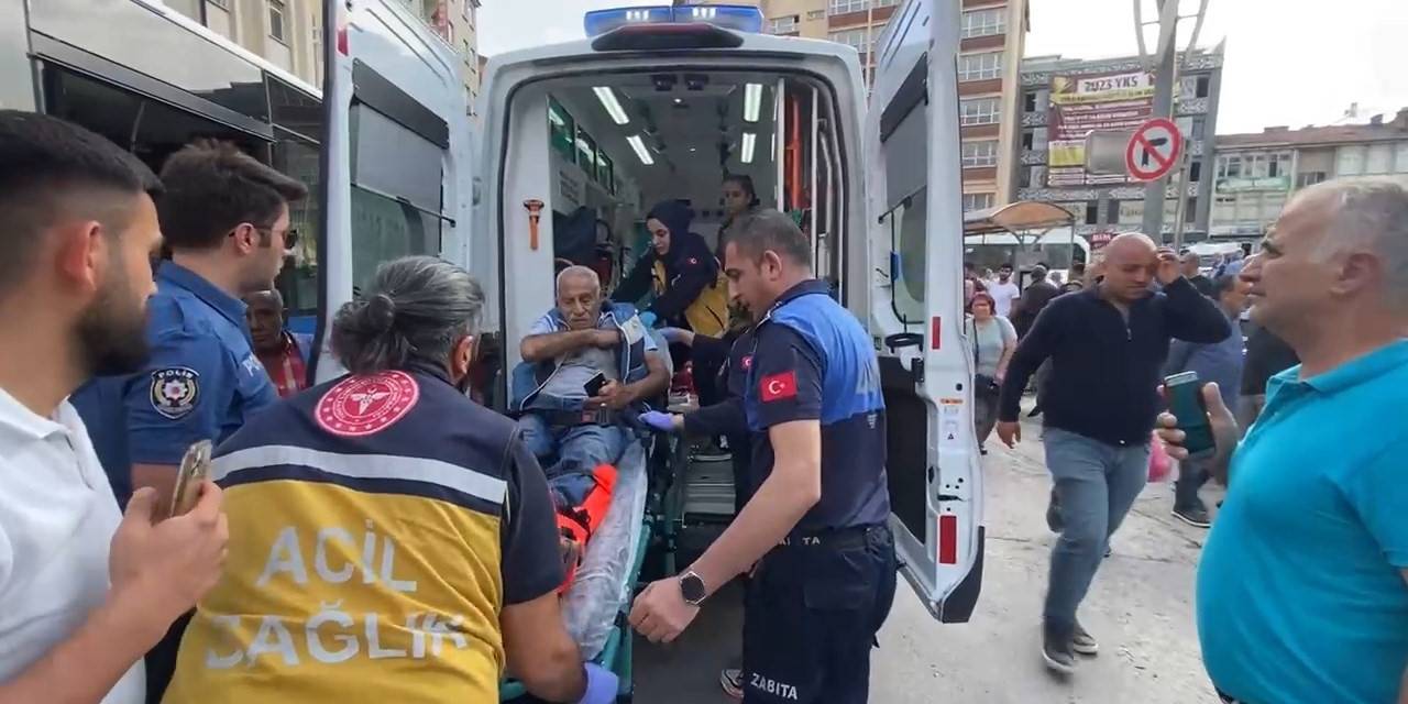 Otobüsten Düşen Adamın Ayağı Tekerleğin Altında Kaldı