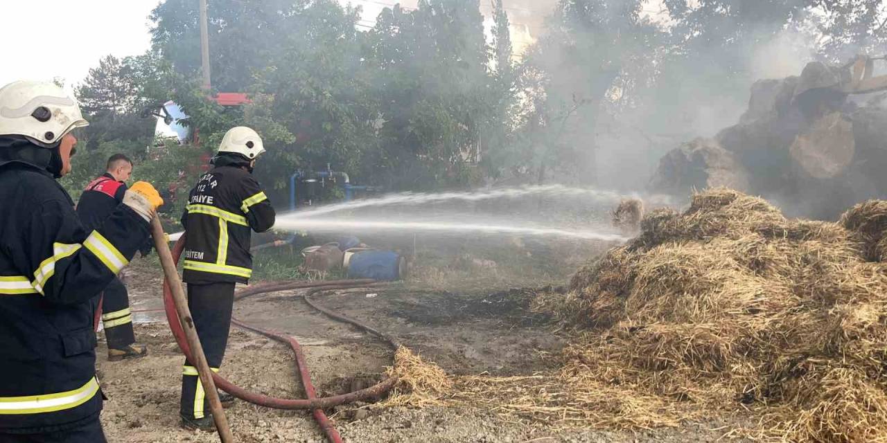 Burdur’da Çıkan Yangında 3 Ton Saman Balyası Yandı