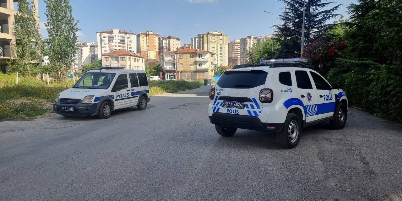 Boşanma Aşamasındaki Eşinin Yüzünü Cam Parçasıyla Kesti