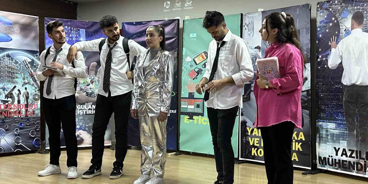 Yüksekova’da “Geleceğin Teknoloji Yıldızları Yetişiyor” Programı Tiyatroyla Tanıtıldı