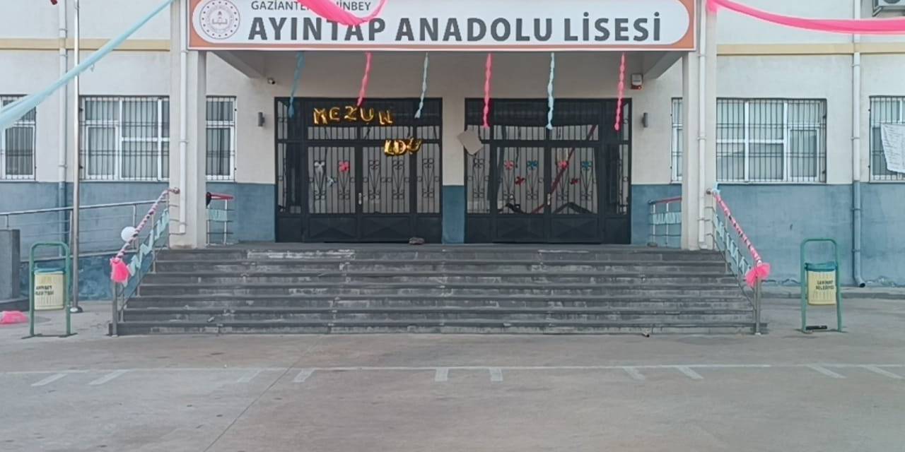 Okuldaki Mezuniyet Kutlamasında Helyum Gazlı Balon Patladı: 8 Yaralı