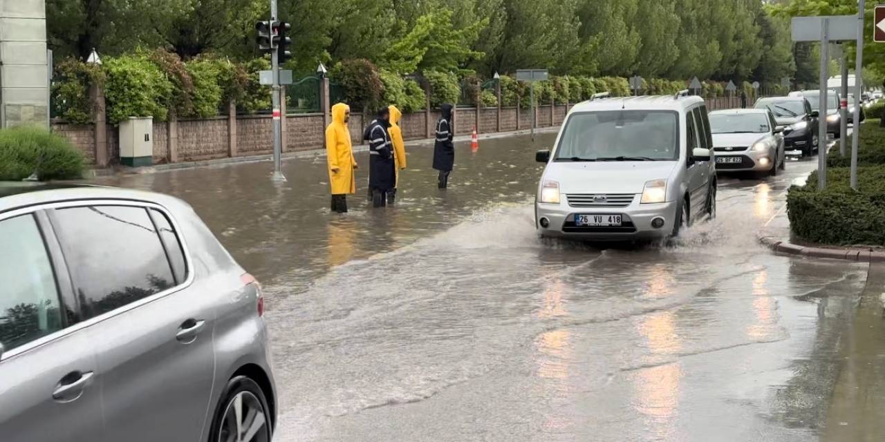 Milletvekili Hatipoğlu’ndan Yağmur Sonrası Belediyeye Tepki