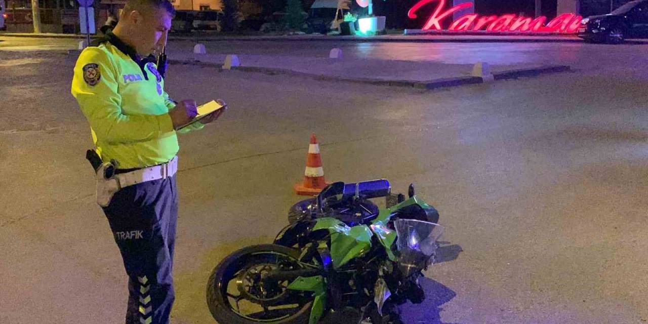 Sürat Motoru İle Kamyonet Çarpıştı: 1 Yaralı