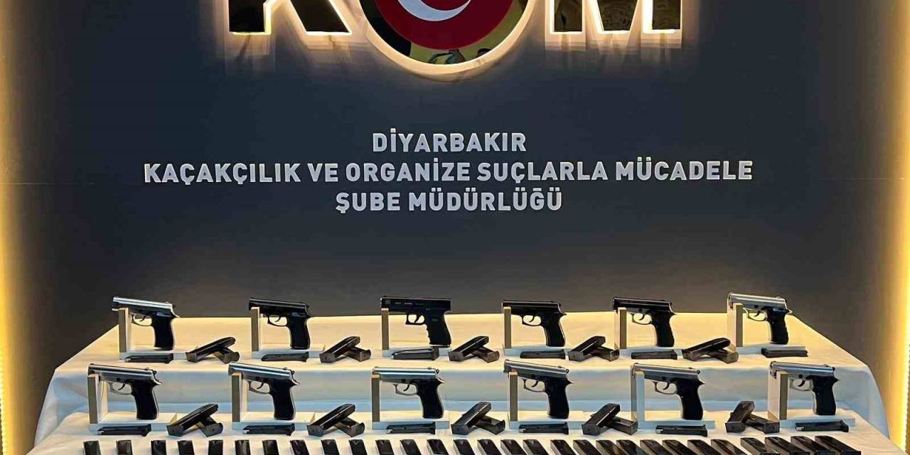 Diyarbakır’da Salça Kovaları İçinden 14 Adet Tabanca Ve Aparatları Ele Geçirildi