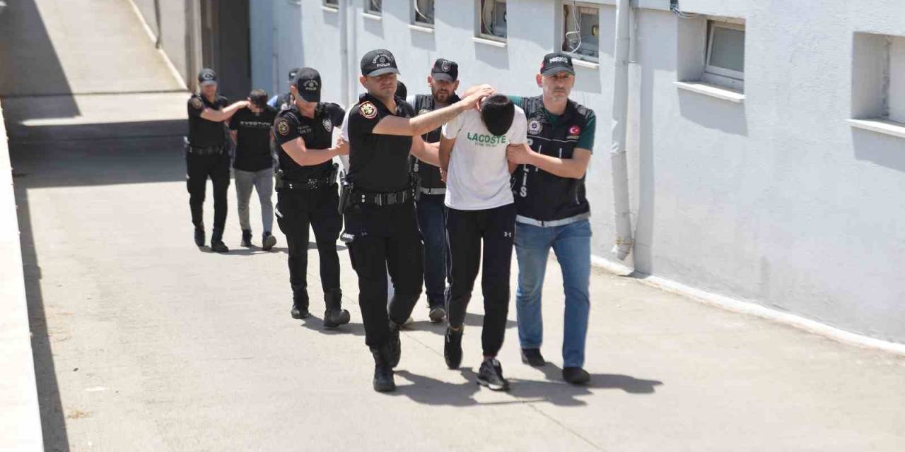 Narkotik Polisleri, Kamyonette 4 Kilo 400 Gram Esrar Ele Geçirdi