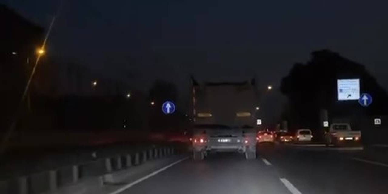 Bursa’da Tır Makas Attı, Otomobillere Yol Vermedi