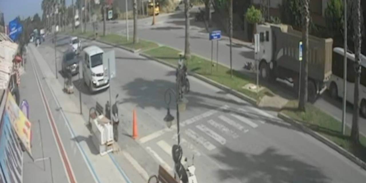 Yaya Geçidinde Kamyonun Çarptığı Alman Turist Ağır Yaralandı