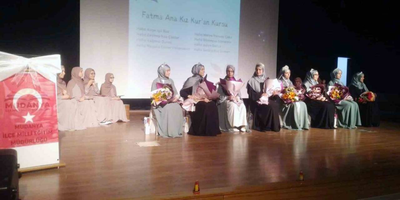 Mudanya’da Kız Hafızlar Taçlarını Giydi