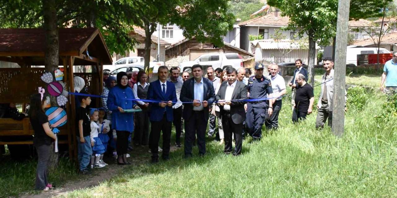 Göncek Köyü Anasınıfı Öğrencilerinin El İşi Ürünleri Doğayla İçi İçe Sergilendi