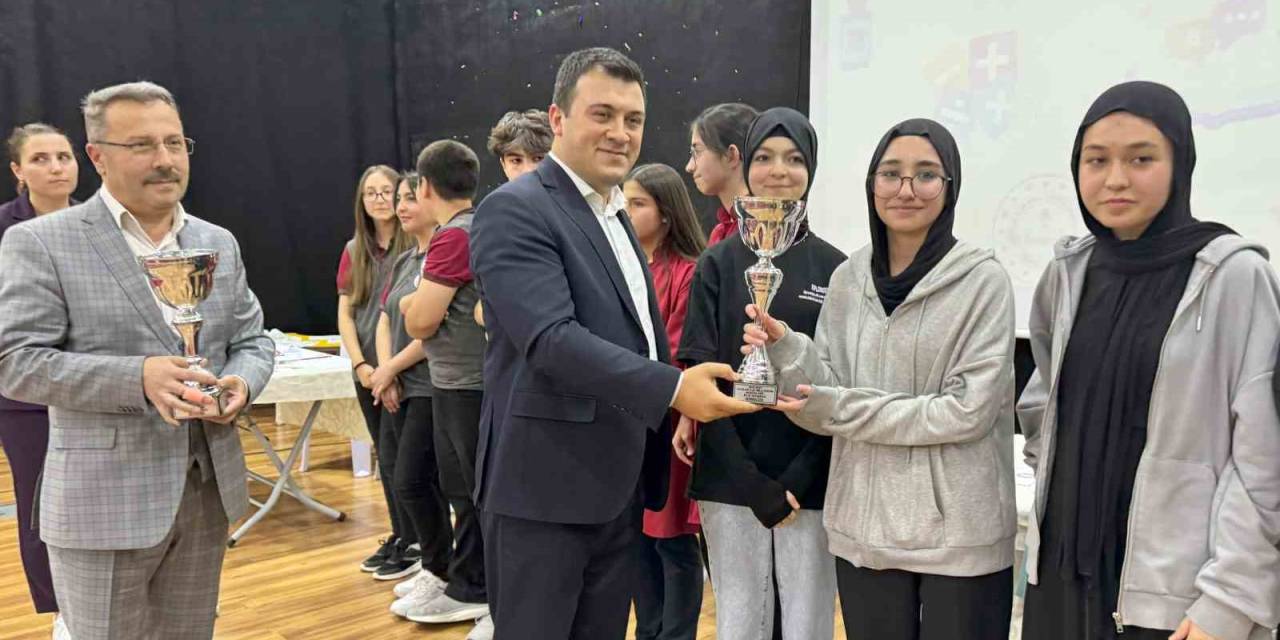 Başkan Özdoğan: "Gençlerimizin Yanında Olmaya Devam Edeceğiz"