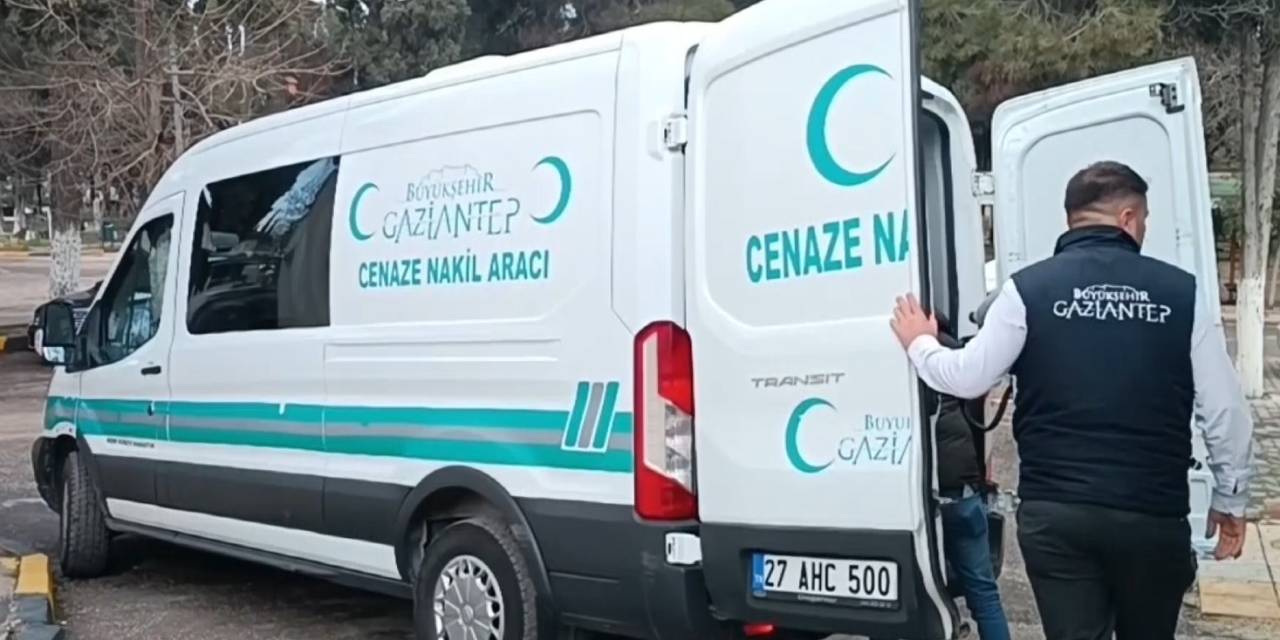 Kepçe İle Duvar Arasında Sıkışan İşçi Hayatını Kaybetti