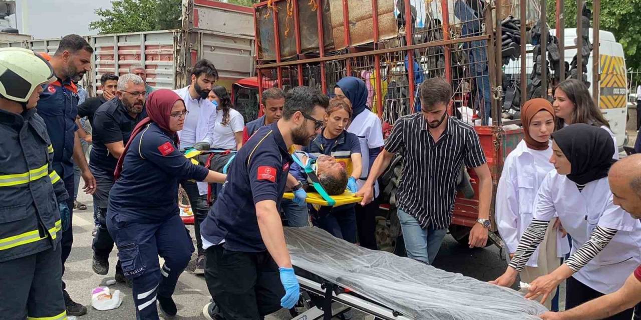 Kamyonet Tırın Altına Girdi: 1’i Ağır 2 Yaralı