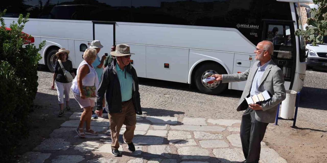 Yabancı Diliyle Turistlere İslam’ı Anlatan Şehit Babası İmama “İyilik” Ödülü