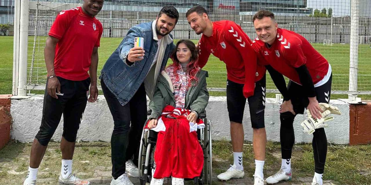 ’dünyanın Ve Türkiye’nin En Güzel Kızı’ Samsunsporlu