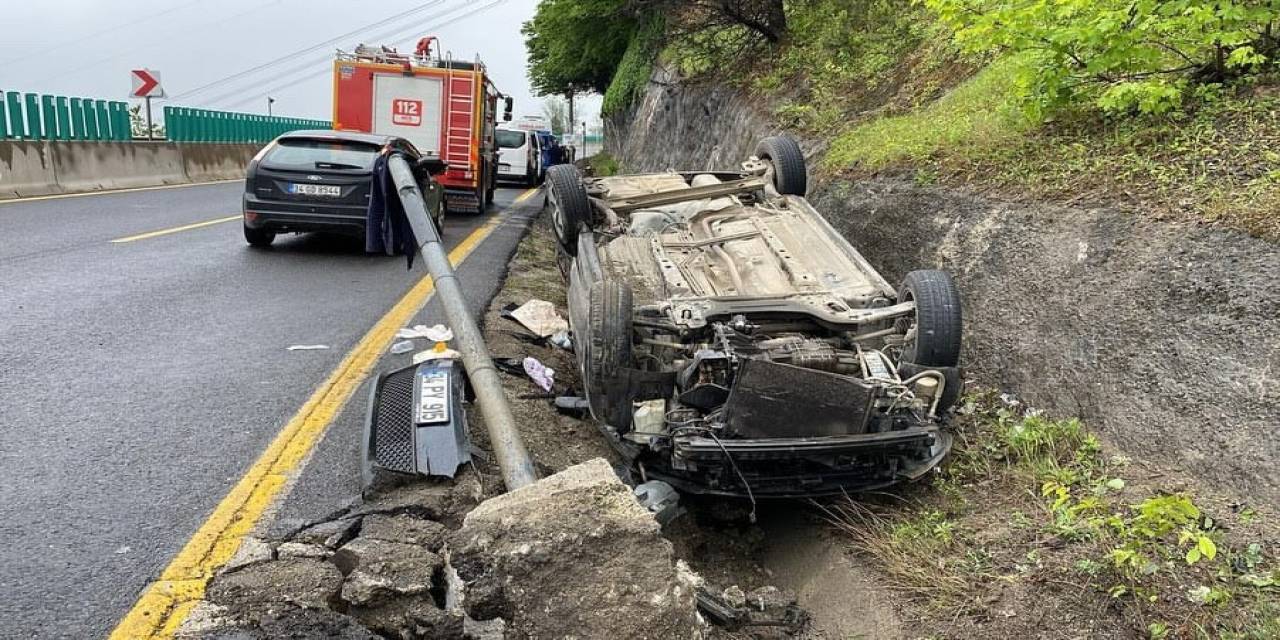 Virajı Alamayan Otomobil Ters Döndü