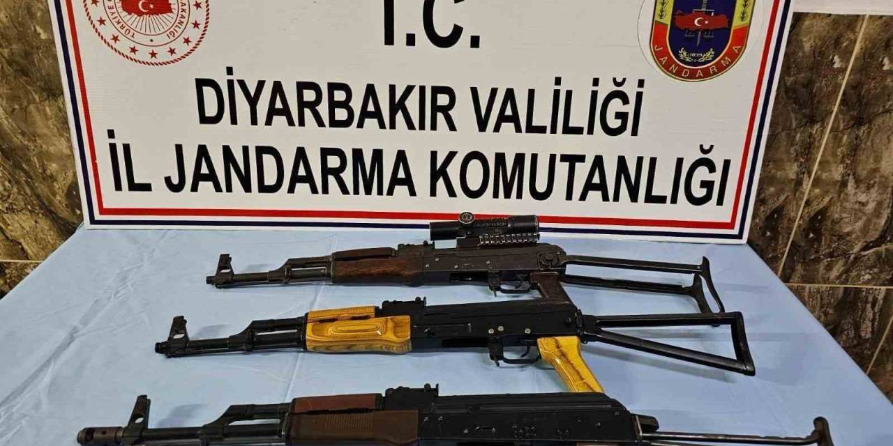 Jandarmanın Durdurduğu Araçta 3 Adet Ak-47 Ele Geçirildi