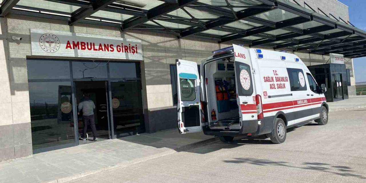 Kontrolden Çıkan Otomobil Bariyerlere Çarparak Devrildi: 4 Yaralı