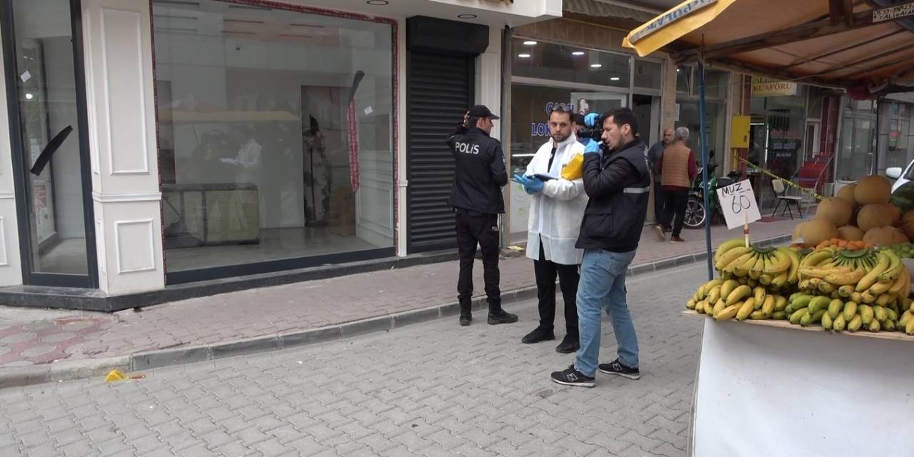 Havaya Tüfekle Ateş Açan Maganda, Garsonu Vurdu