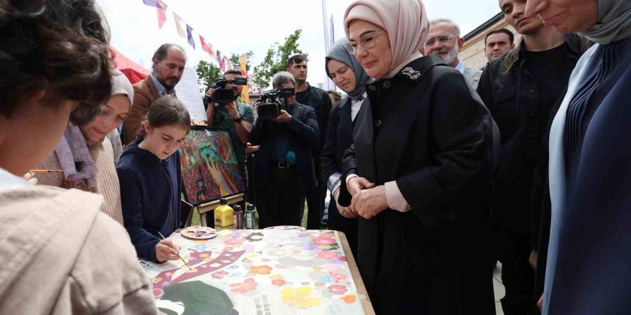 Emine Erdoğan, Şule Yüksel Şenler Vakfı Kitap Ve Kültür Günleri’ni Ziyaret Etti