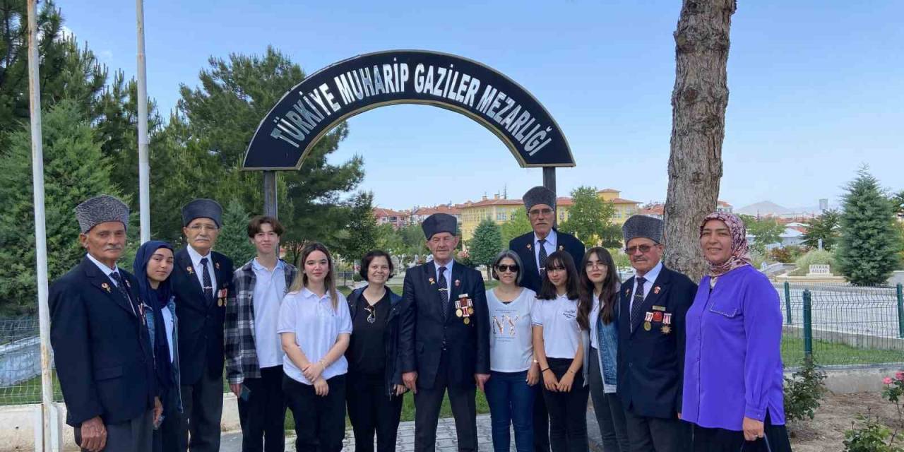 Babasının Silah Arkadaşlarını Görünce Gözyaşlarına Hakim Olamadı