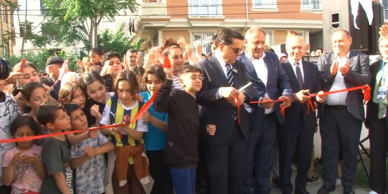 Esenyurt Belediyesi Tarafından Akçaburgaz Mahallesi’nde Yapılan Çocuk Oyun Parkının Açılışı Yapıldı
