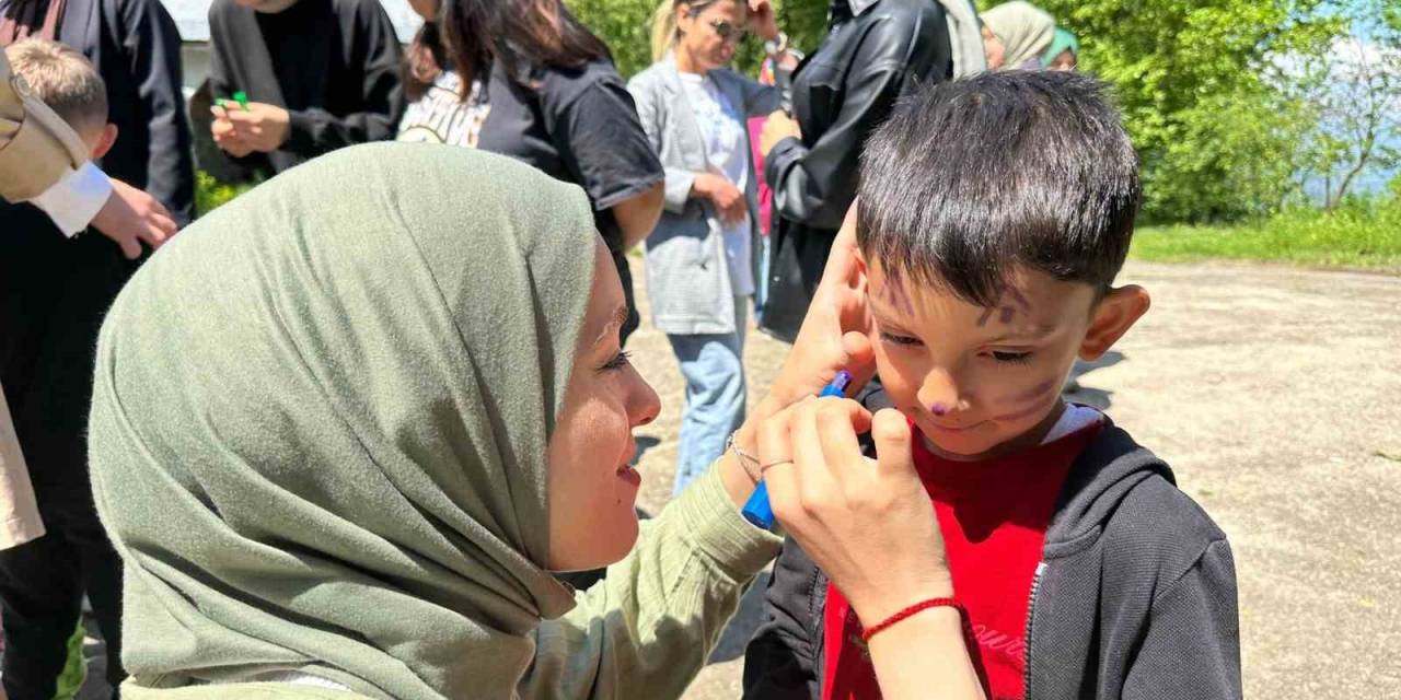 Minikler Ablalarıyla Oyun Arkadaşı Oldu