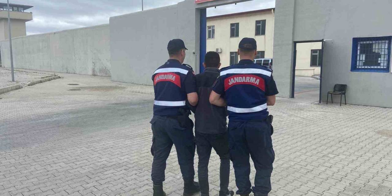 Uyuşturucu Suçlarından Aranan 2 Şahıs Jandarma Tarafından Yakalandı