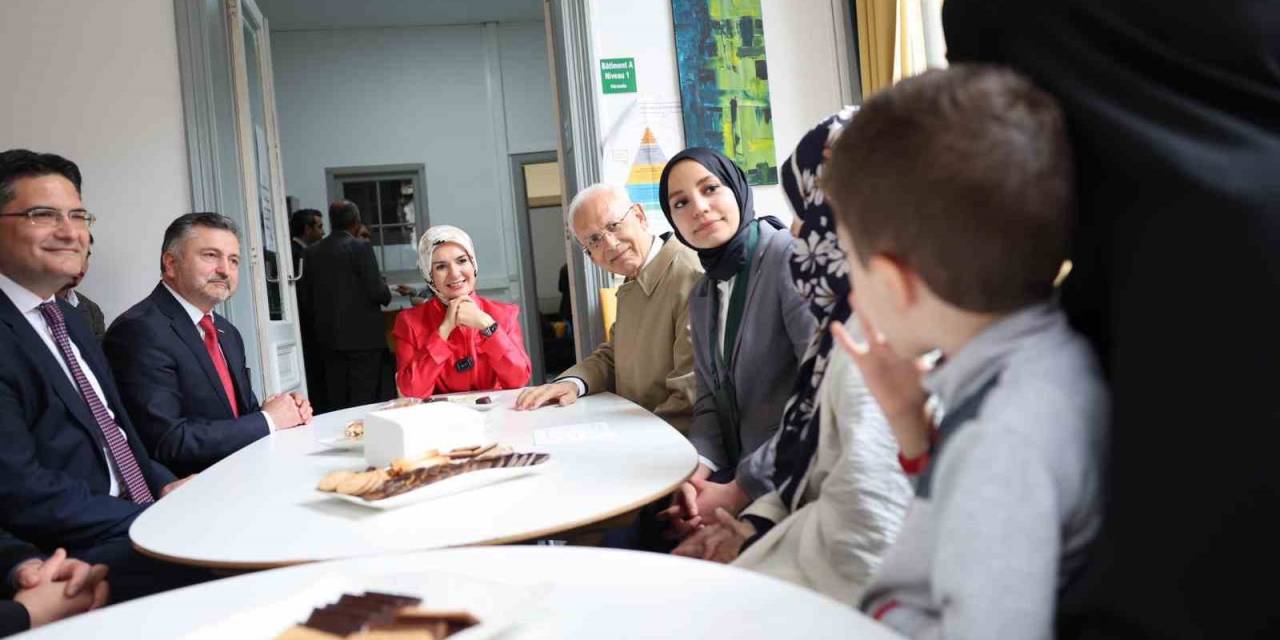 Bakan Göktaş, 24 Sene Sonra Brüksel’deki Aile Dükkânında Yeniden Kasaya Geçti