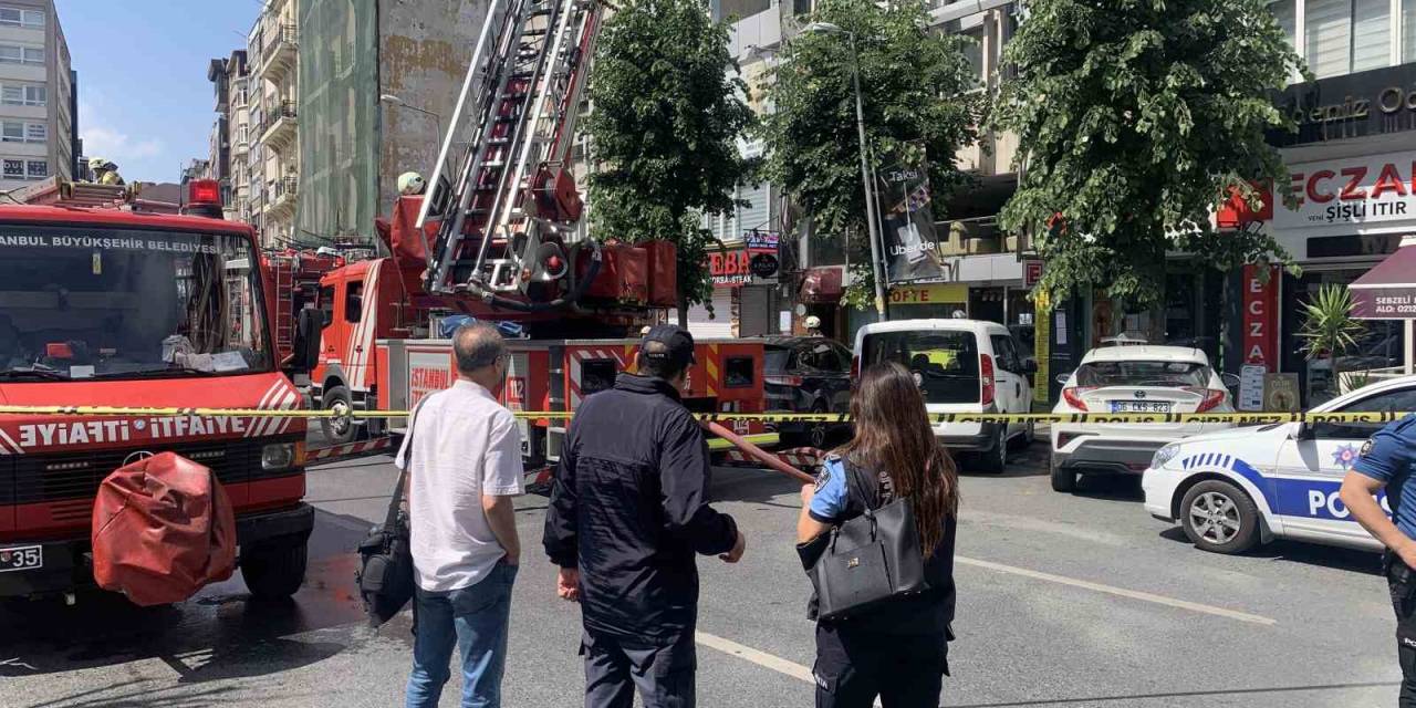 Şişli’de Restoranın Bacasında Çıkan Yangın Paniğe Neden Oldu