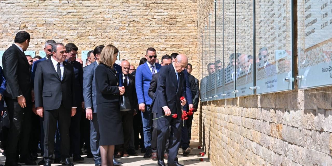 Mhp Lideri Devlet Bahçeli, Ülkücü Şehitler Anıtı’nı Ziyaret Etti