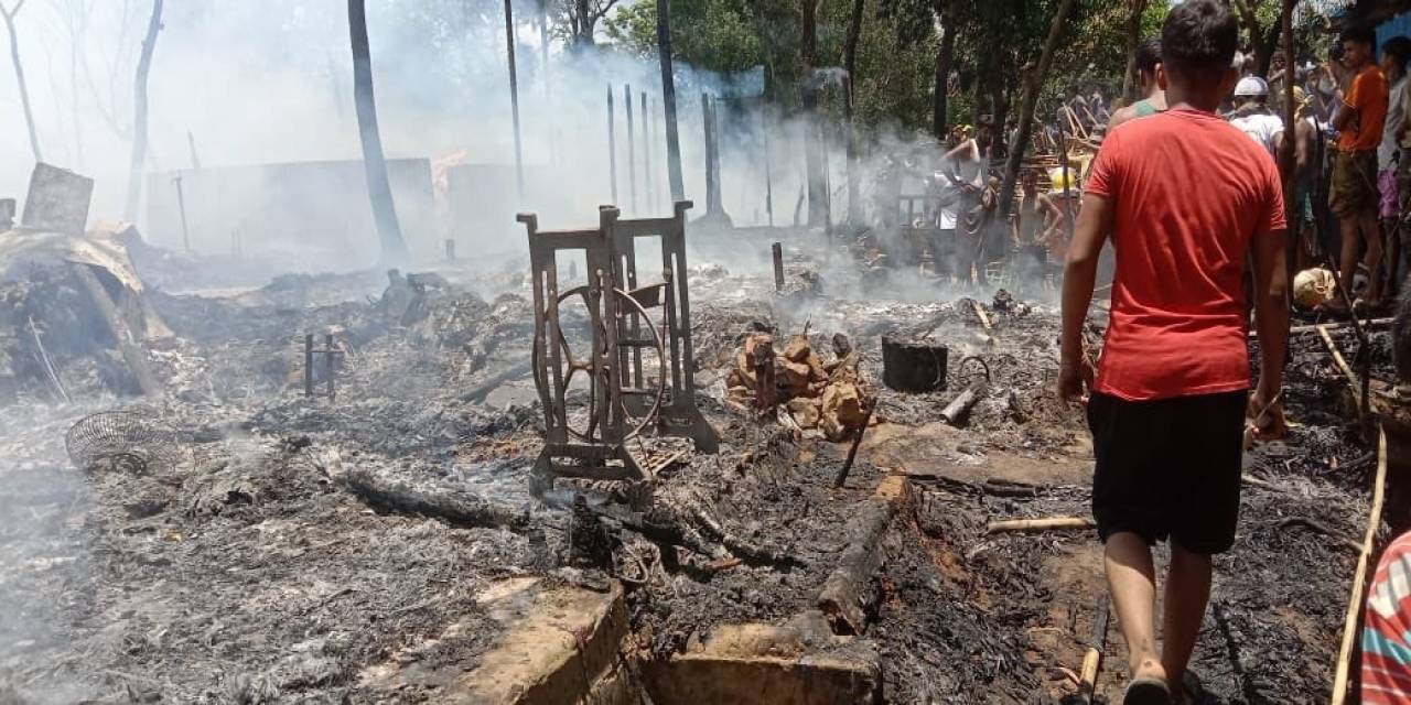 Bangladeş’te Mülteci Kampındaki Yangında 230 Barınak Kül Oldu