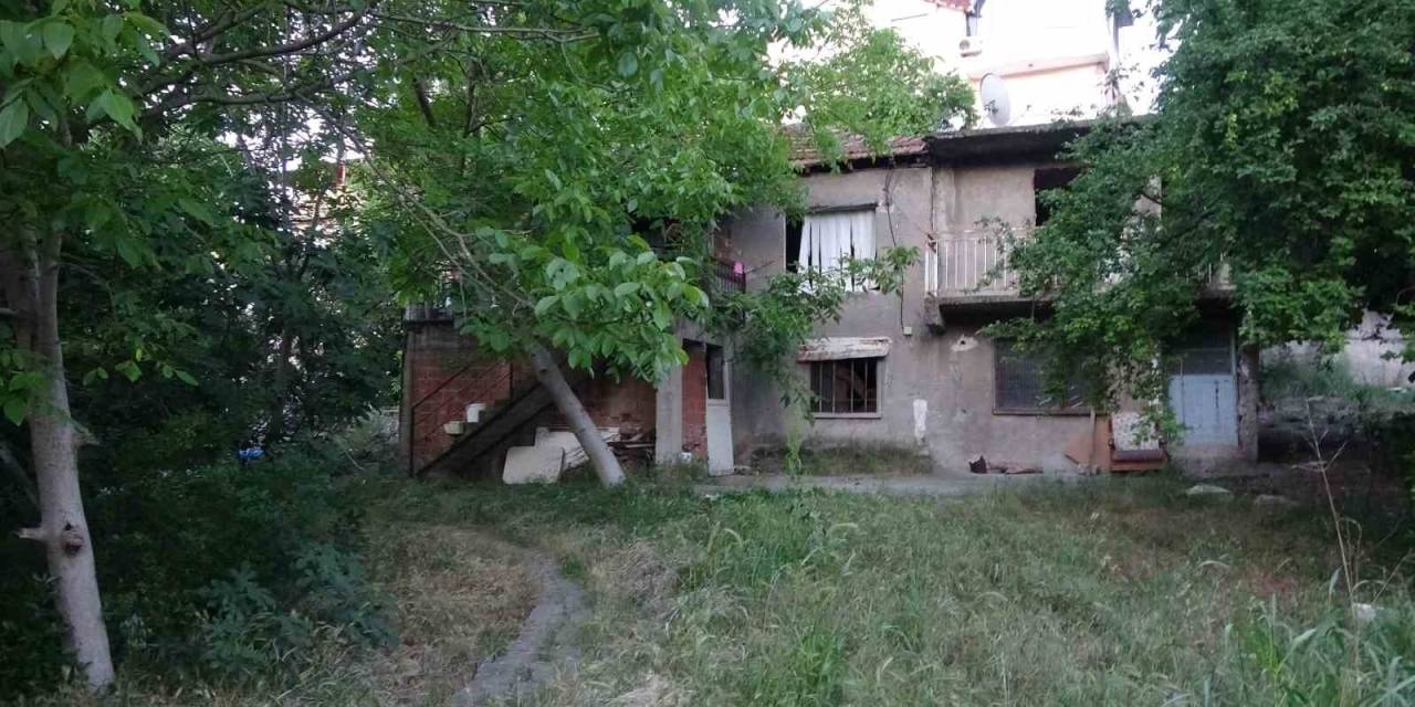 İçindeki İki Katlı Evle Birlikte 50 Yıllık Arsa Bir Gecede Park Alanı Oldu
