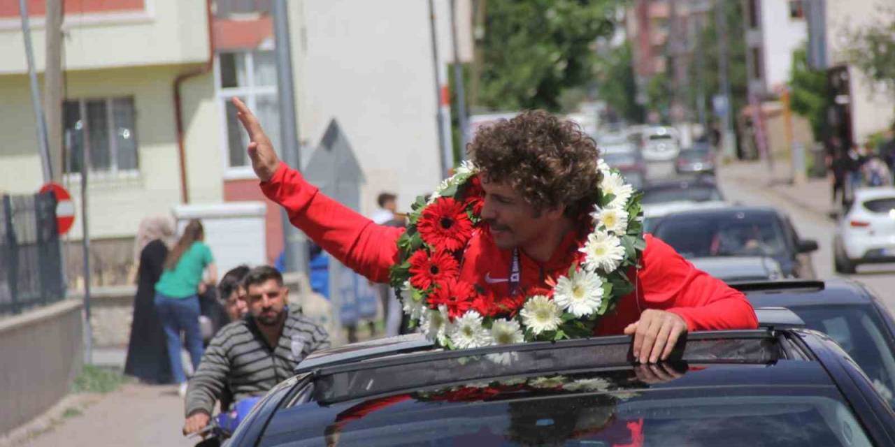 Avrupa İkincisi Güreşçi Memleketinde Coşkuyla Karşılandı