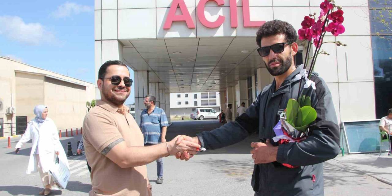 Kapısında Doğum Yaptığı Otelin Sahibinden Bedava Konaklama Ve Altın