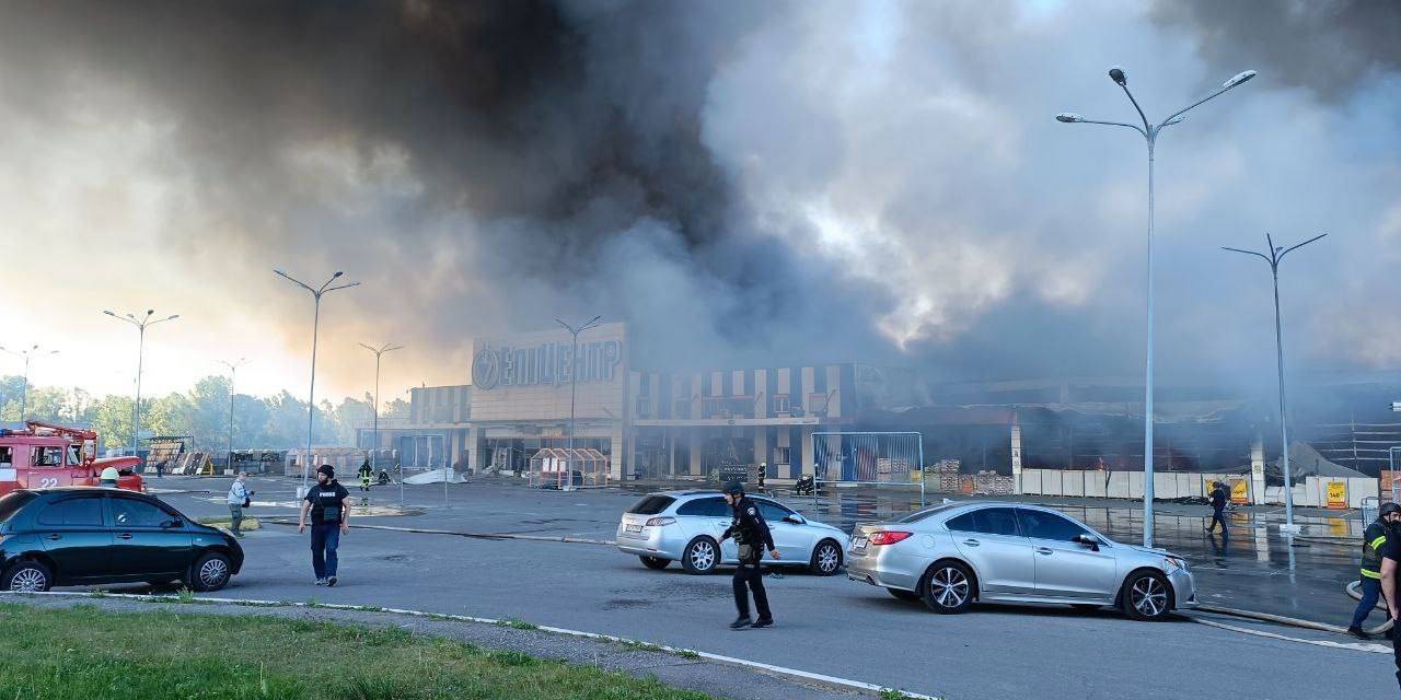 Rusya’dan Ukrayna’da İnşaat Malzemeleri Satan Hipermarkete Saldırı: 2 Ölü