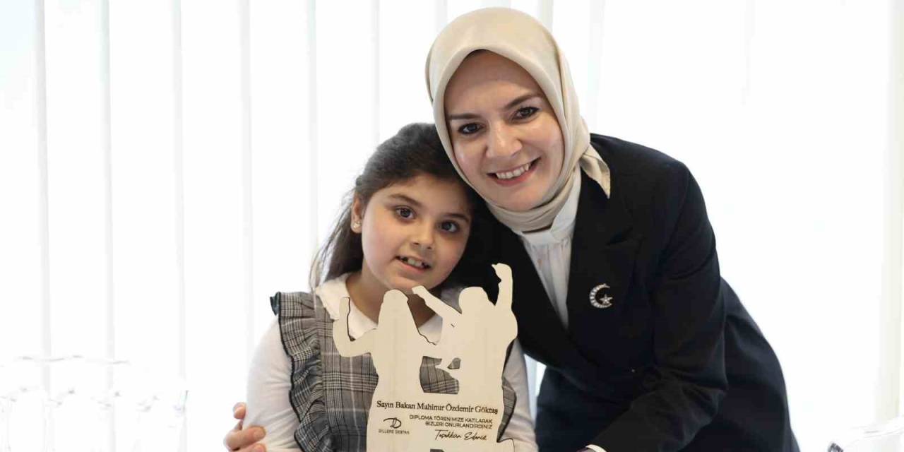 Bakan Göktaş, Brüksel’de Halkoyunları Diploma Töreni’ne Katıldı