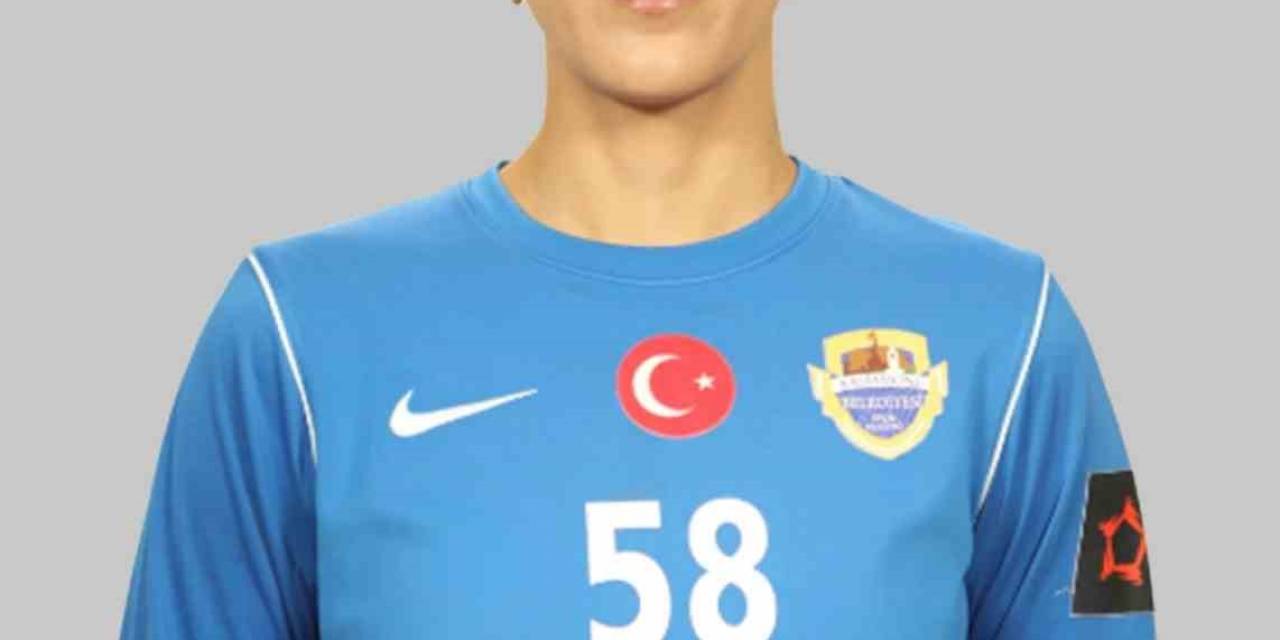 Kastamonu Belediyesispor’da Kaleci Merve Erbektaş Takımdan Ayrıldığını Açıkladı