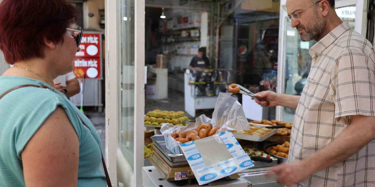 İzmir’de 7 Metrekarelik Dükkanda 100 Yıllık Tatlı Durağı