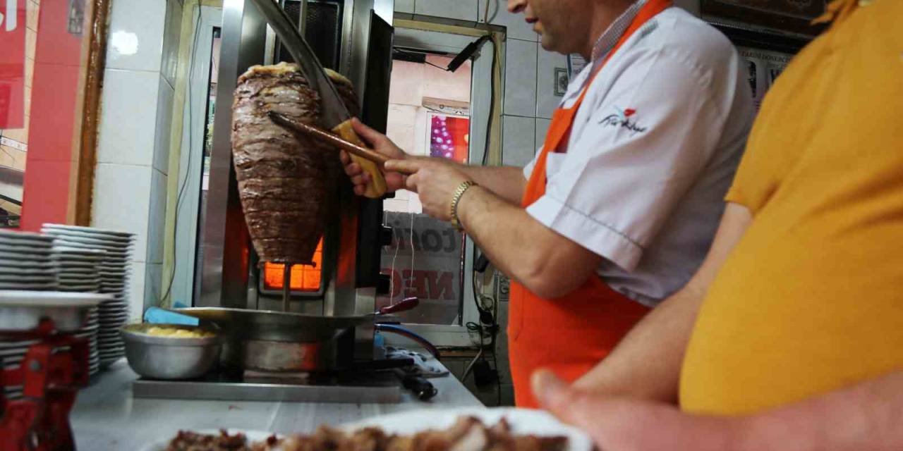 2 Asırdır Aynı Usulle Döner Kesen Ustalardan Büyük İddia: “Döner Kastamonu’nun”
