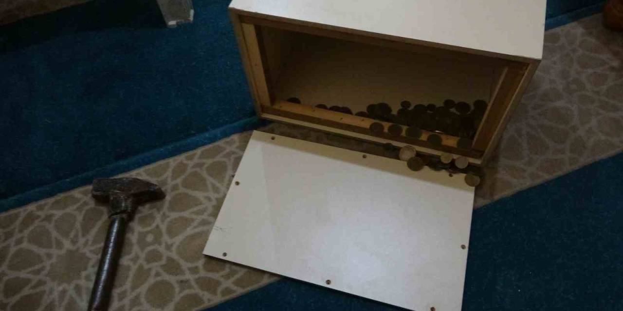 Caminin Yardım Kasasını Kıran Hırsız 15 Bin Tl Çaldı