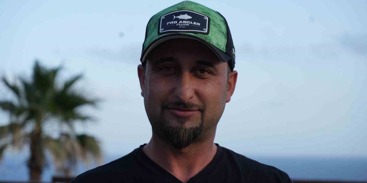 Denize Bırakılan Yaralı Balon Balığına, Diğer Balon Balıkları Saldırdı