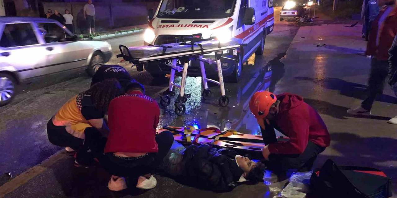 Hafif Ticari Araç İle Motosiklet Çarpıştı: 2 Yaralı