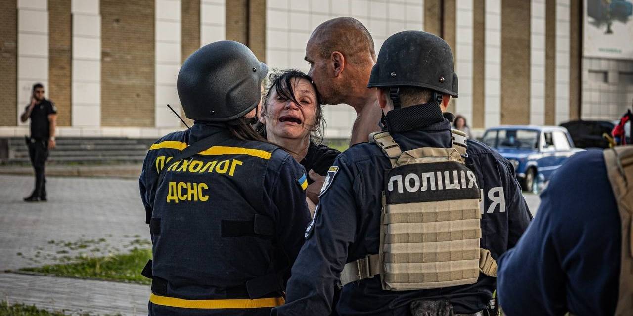 Rusya’nın Vurduğu Hipermarkette Can Kaybı 12’ye Yükseldi