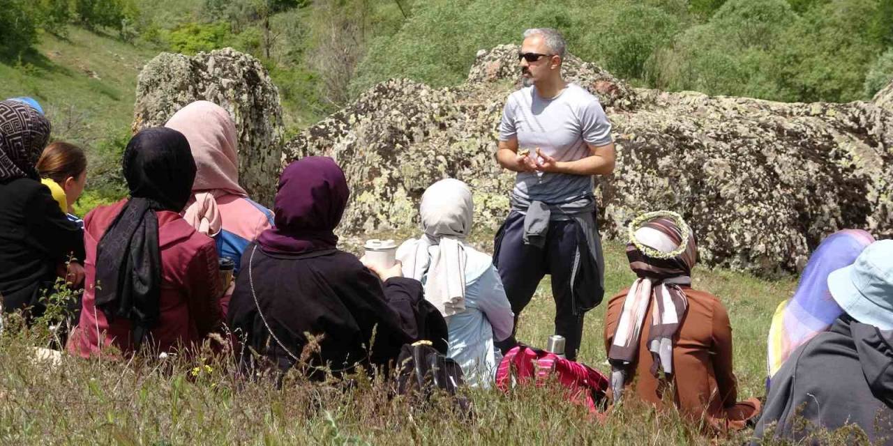 Doğal Terapi, Hem Geziyorlar Hem Stres Atıyorlar