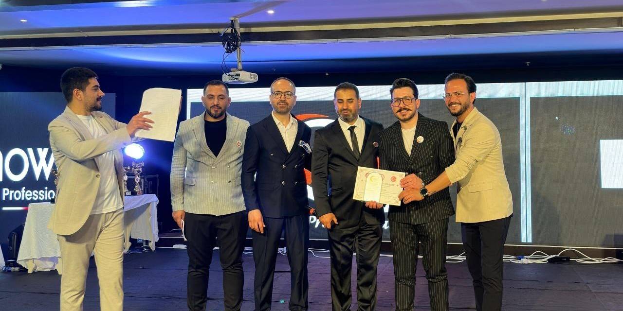 Türkiye Ve Dünya Şampiyonu Kuaför, Meslektaşlarını Puanladı