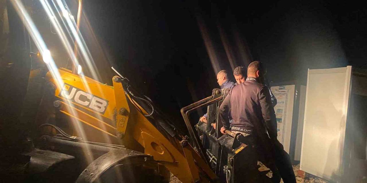 Yağışla Birlikte Mahsur Kalan 70 Vatandaşı Ekipler Kurtardı