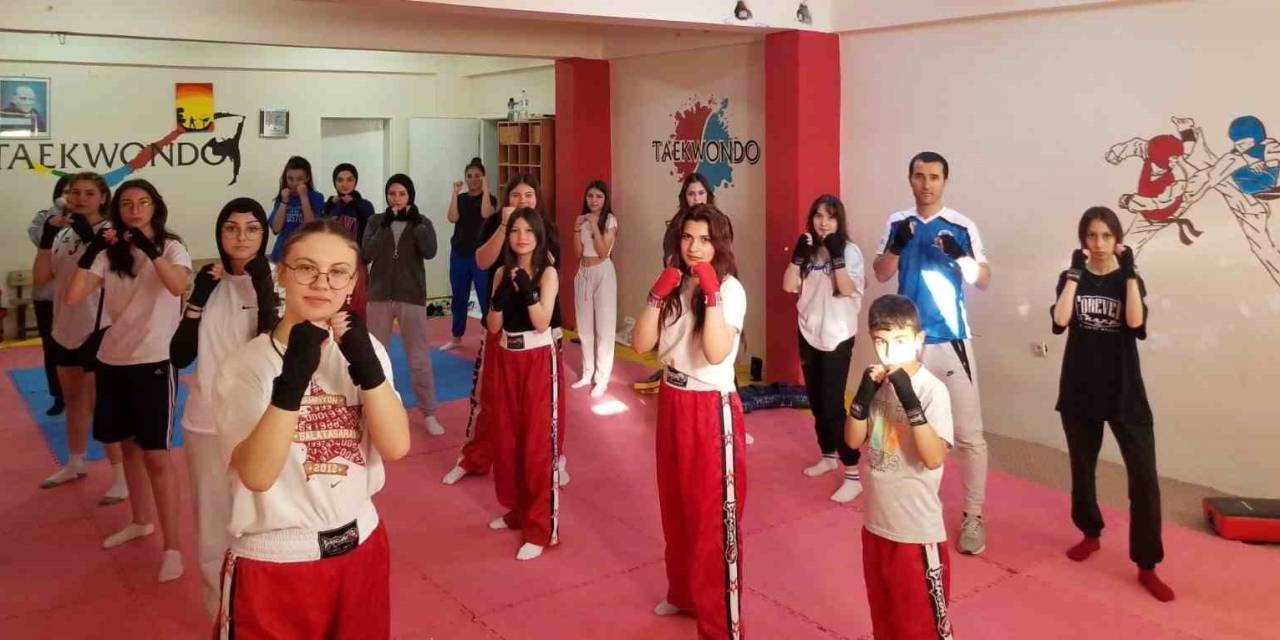 Sungurlu’da Kick Boks Şampiyonları Yetiştiriliyor