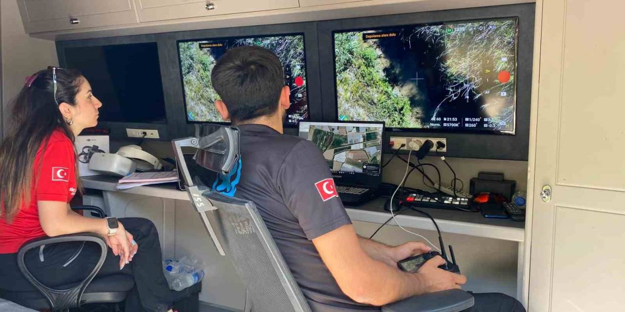 Antalya’da Sulama Kanalına Düşen Araçtaki 9 Yaşındaki Çocuğu Arama Çalışmaları Sürüyor